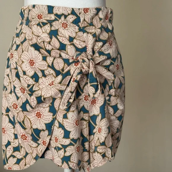 Anthropologie Teal & Cream Asymmetrical Floral Wrap Skirted Shorts - Picture 2 of 13
